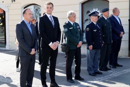 Ob 1. novembru smo se s polaganjem cvetja k osrednjim kamniškim spomenikom poklonili žrtvam vojn (5)